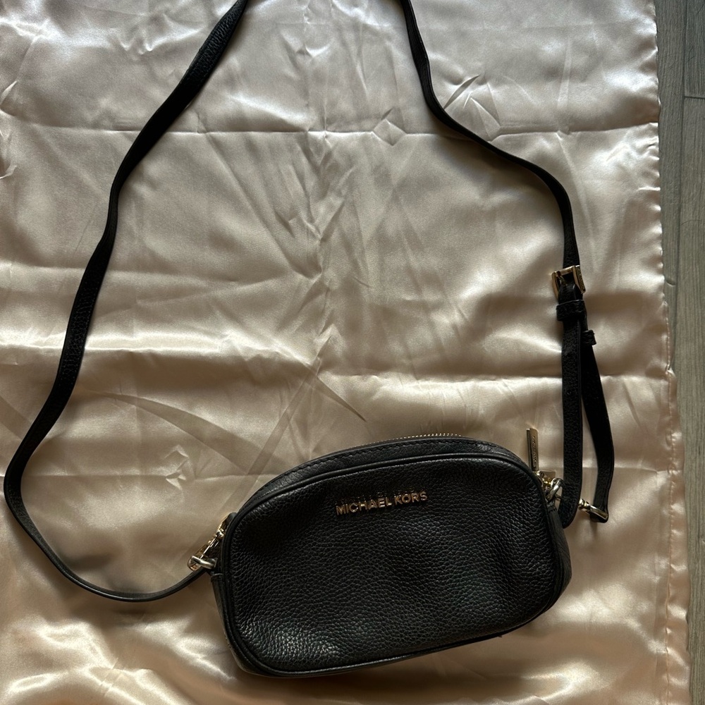 Michael Kors Elegant Black Crossbody Bag